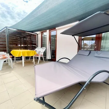Pest 'n' Roses Ac Terrace Apartament *